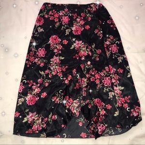 Super cute flowy rose silk feeling skirt